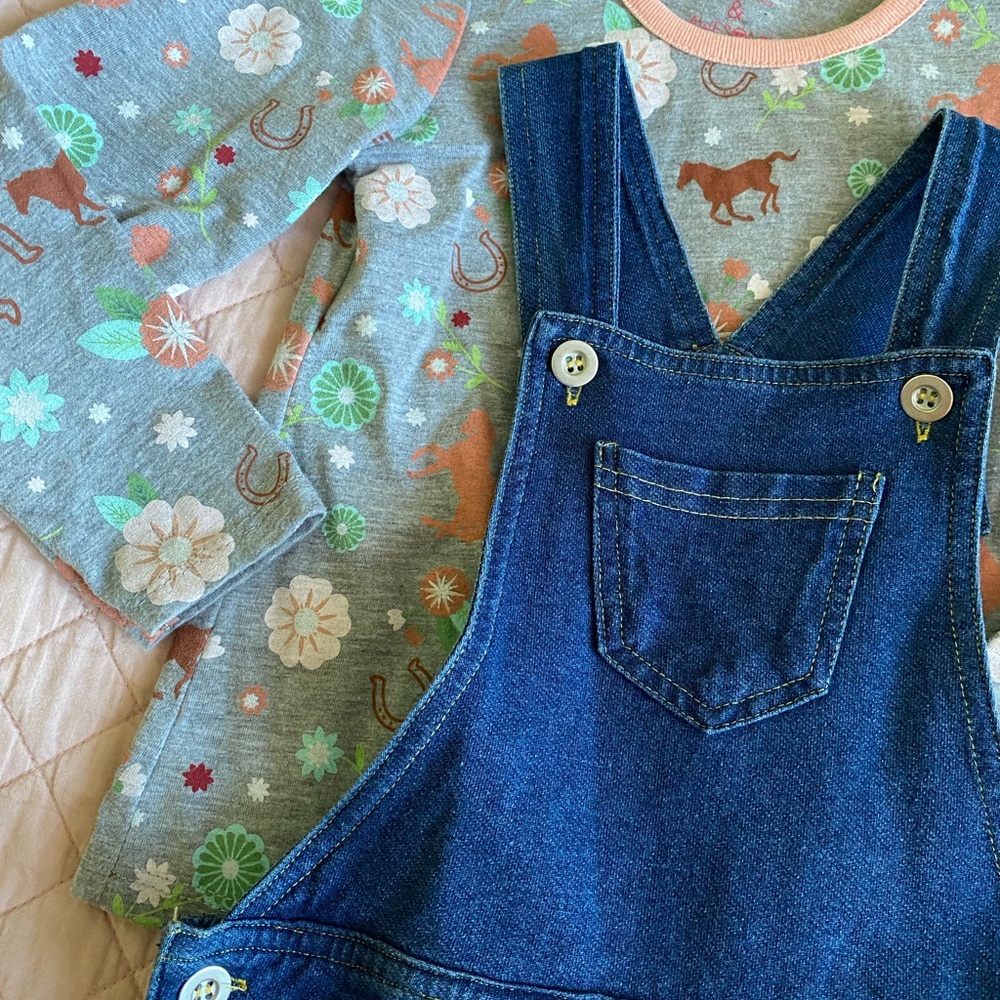 Outfit - Picture 3 of 4